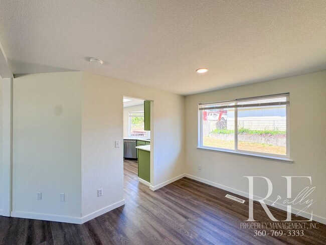 Building Photo - Newly Renovated Charmer in the Heart of Ma...