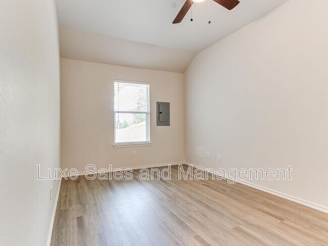 Building Photo - 3801 Franks Wy
