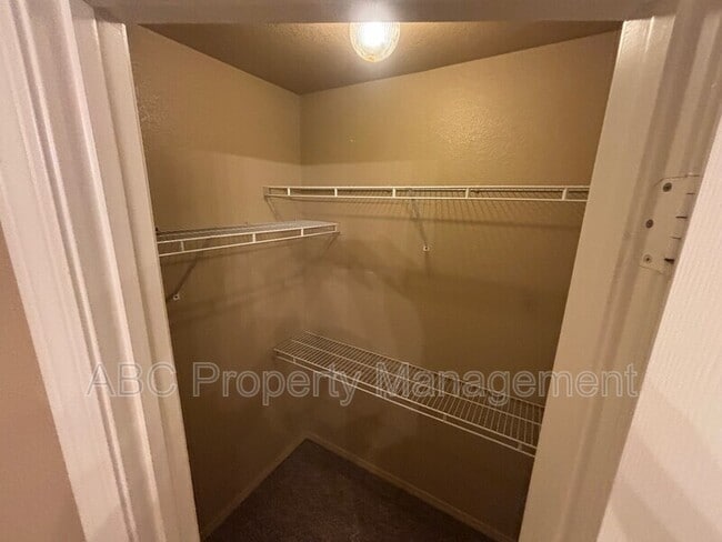 Building Photo - 2810 Wildwood Dr