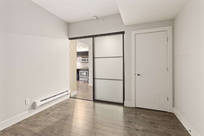 Building Photo - Open 2bdrm 1 bath with floor to ceiling windows!