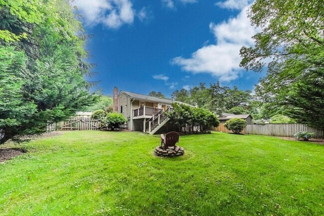 Building Photo - Perfect on Parkway --- Gorgeous, Fully Upd...