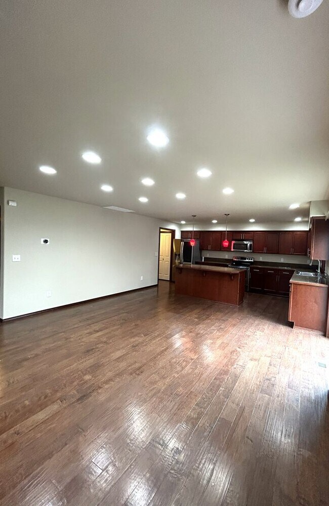 Building Photo - Spacious 4 bedroom 2.5 bath in Arlington with RV Parking
