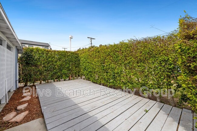 Building Photo - 12827 Rubens Ave
