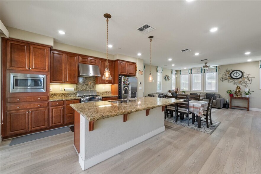 Kitchen - 2821 Stringham Way