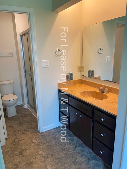 Master Bath - 12917 Idlewild Rd