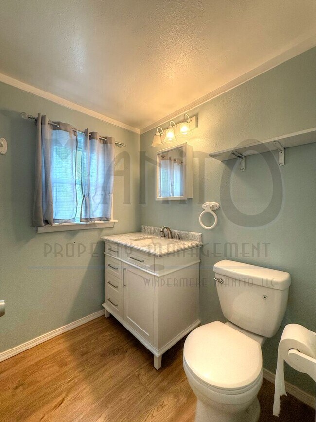 Building Photo - Beautiful Shadle Area Home