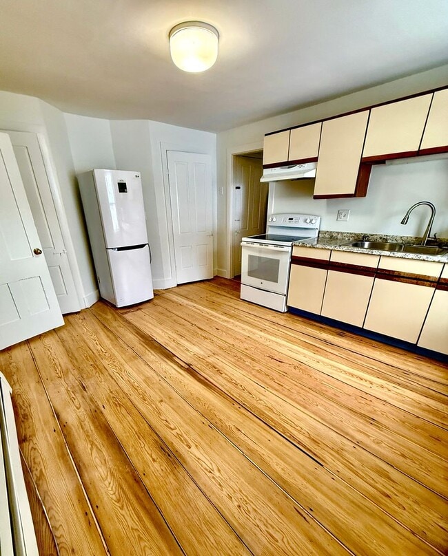 Building Photo - 14-16 Lincoln St