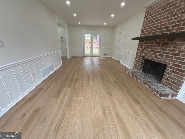 Building Photo - 2907 Clearbrook Dr