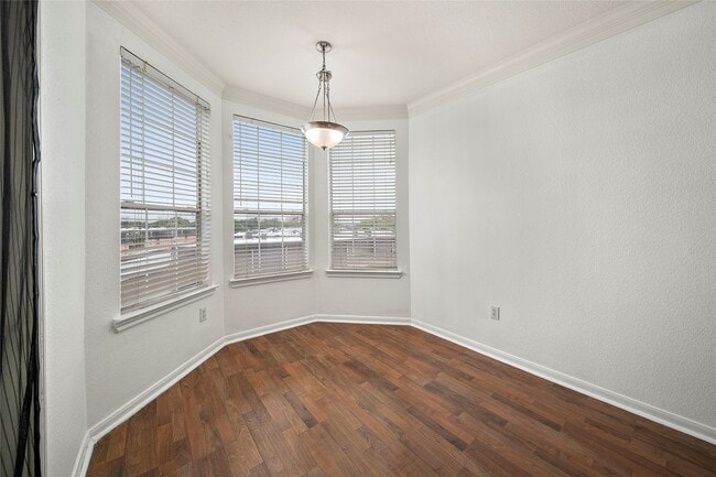 Building Photo - 7575 Kirby Dr