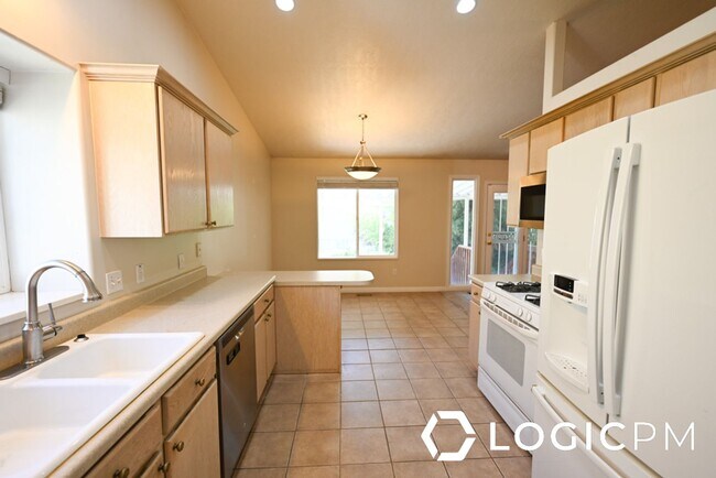 Building Photo - 4616 S Zenia Mdws Ct