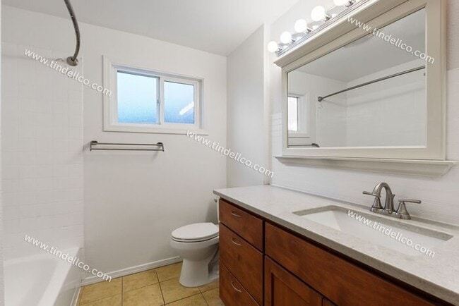 Building Photo - Cozy Multnomah Village Condo- Water, Sewer and Garbage included!