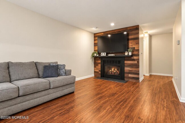 Building Photo - 110 Bowne Ct