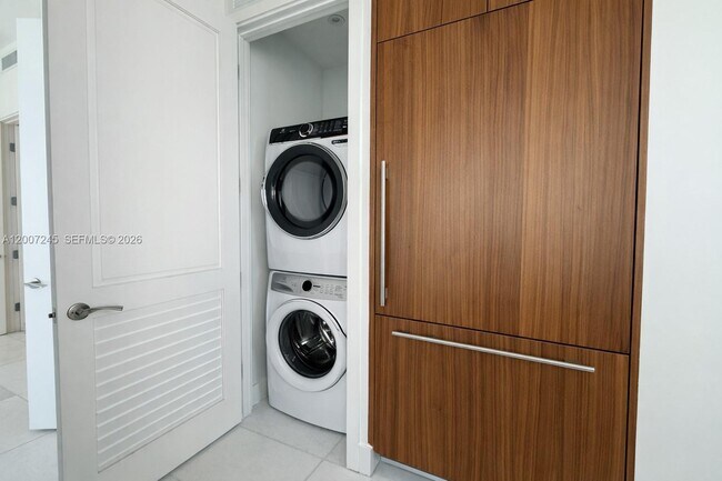 Building Photo - 175 SE 25th Rd