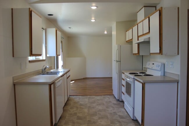 Building Photo - 4 br, 2.5 ba home in Scappoose neighborhood