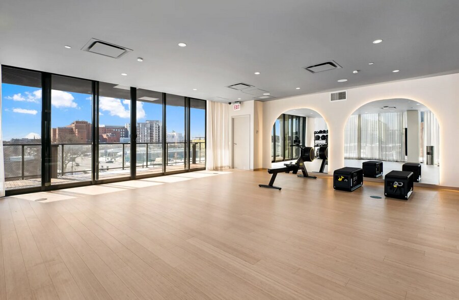 Building Photo - 710 S Seeley St