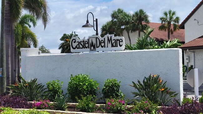 Building Photo - LEASE PENDING Annual/Seasonal turnkey furnished 2/2 end townhome in waterfront community by Siest...