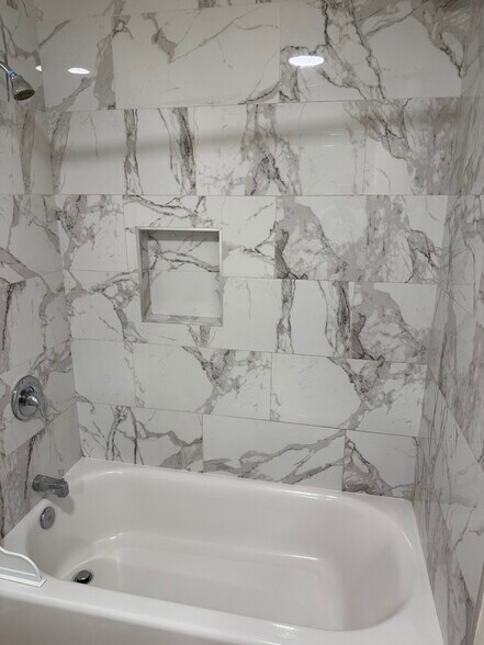 Building Photo - 11640 Menlo Ave