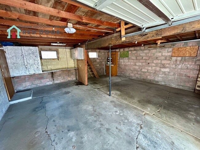 Building Photo - Spacious 3 Bed, 1 Bath Home – Pet Friendly...