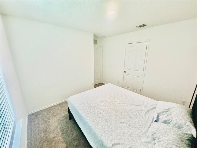 Building Photo - 1601 Holly Lk Dr