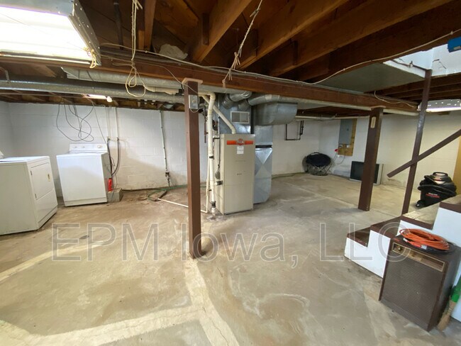 Building Photo - 900 4th Ave