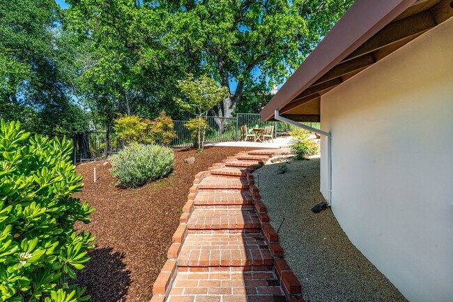 Building Photo - 4 Bedrooms, 3 Bathrooms, Cul-de-sac Location Near Silverado Country Club, Napa