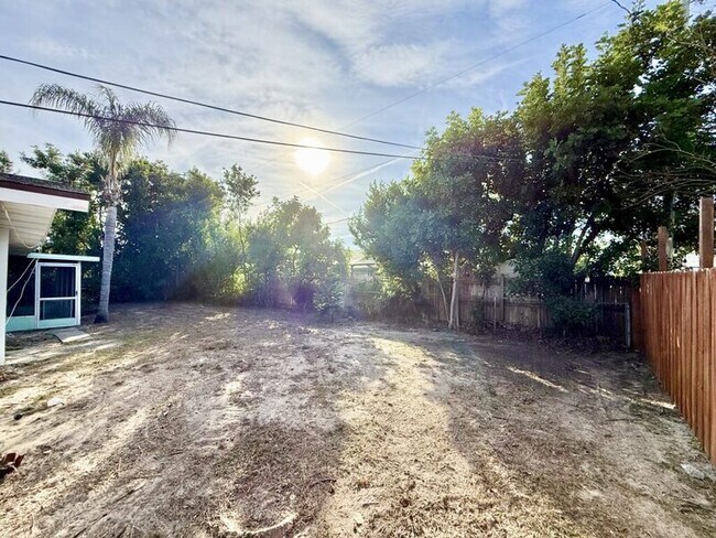 Building Photo - 13788 Montego Dr