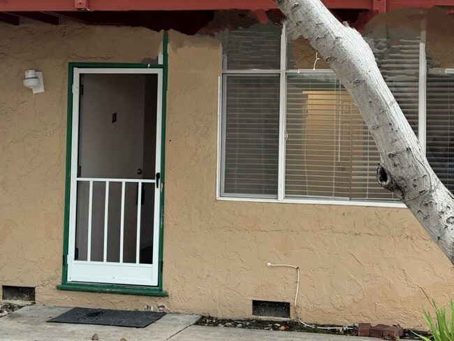 Building Photo - 418 Roosevelt Ave