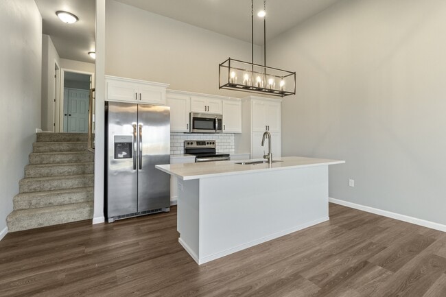 Building Photo - 758 United Dr