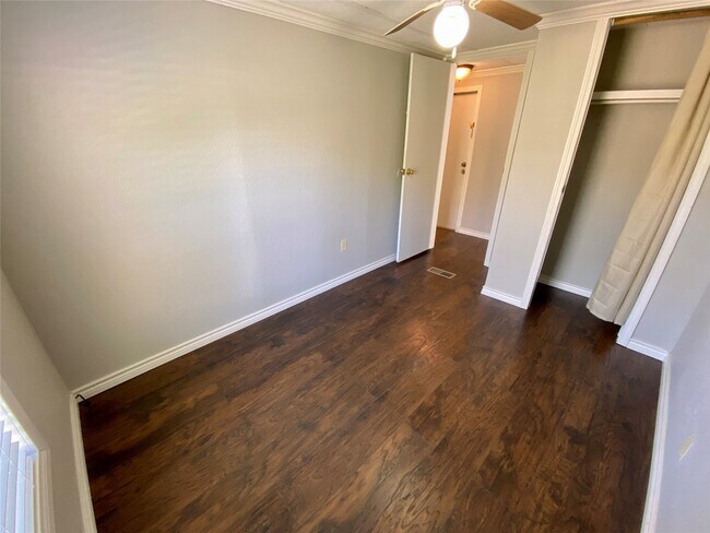 Building Photo - 16544 Live Oak Square Dr