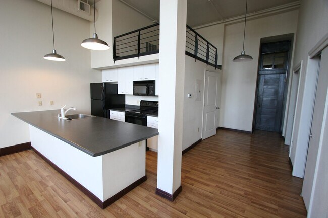 Building Photo - 301 Central Ave NE