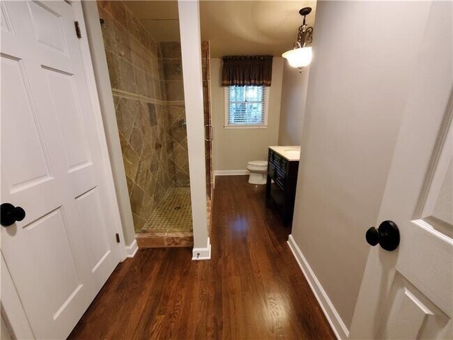 Building Photo - 4615 Mystic Dr NE