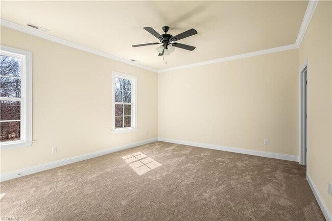 Building Photo - Luxurious Living In Sought After Sherwood ...