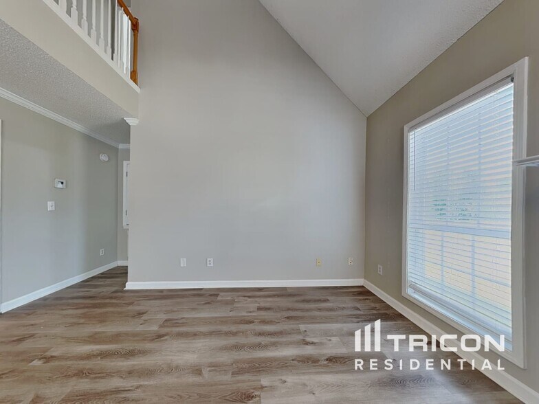 Building Photo - 130 Kyle Way