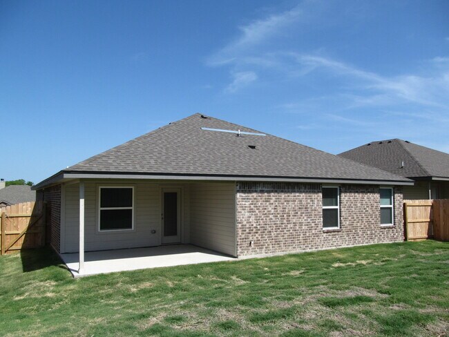 Building Photo - 3 BEDROOM, CONVENIENT TO SCOTT & WHITE