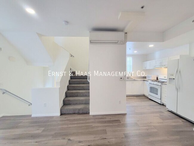 Building Photo - 302 E 19th St