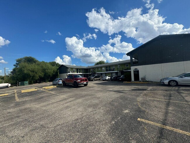 Building Photo - 3102 Atkinson Ave