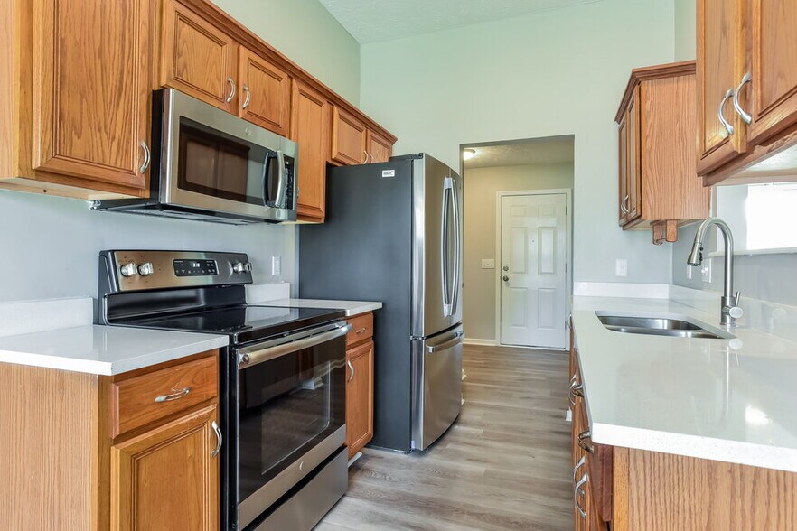 Building Photo - 416 Lake Forest Dr