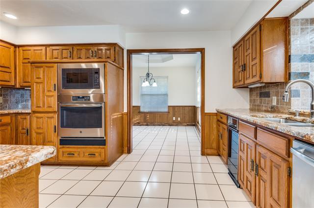 Building Photo - 2805 Staffordshire Dr