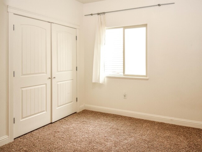 Building Photo - 539 W 1465 N