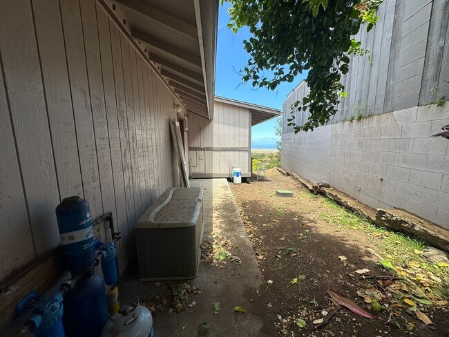 Building Photo - 55 Piimauna St