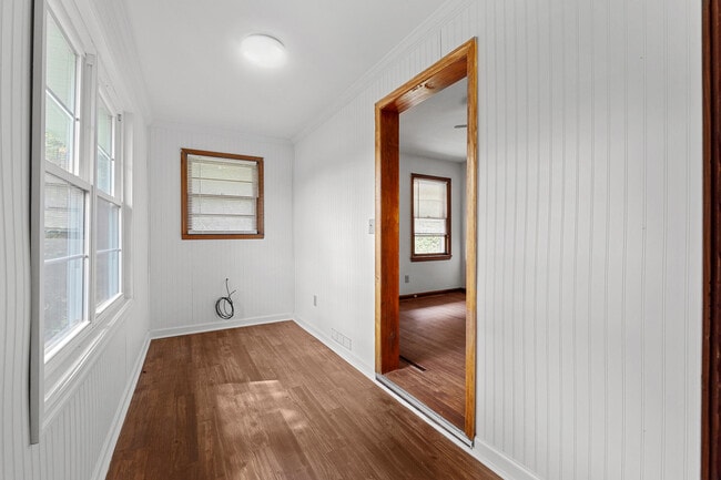 Building Photo - 1457 Columbia Hwy N