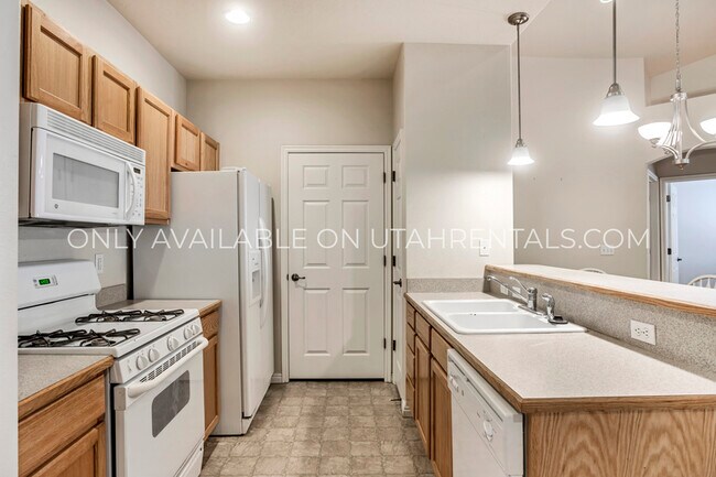 Building Photo - 1132 Canyon Meadow Dr