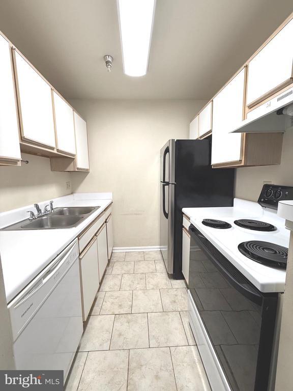 Building Photo - 32 White Pine Cir