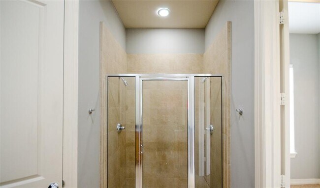 Building Photo - 3802 Center Plaza Dr