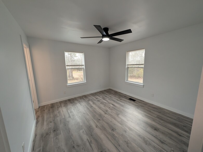 Building Photo - 333 Corinth Rd