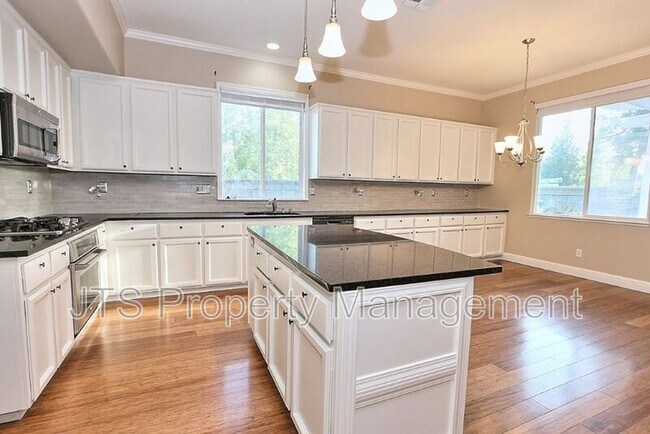 Building Photo - 2040 San Esteban Cir