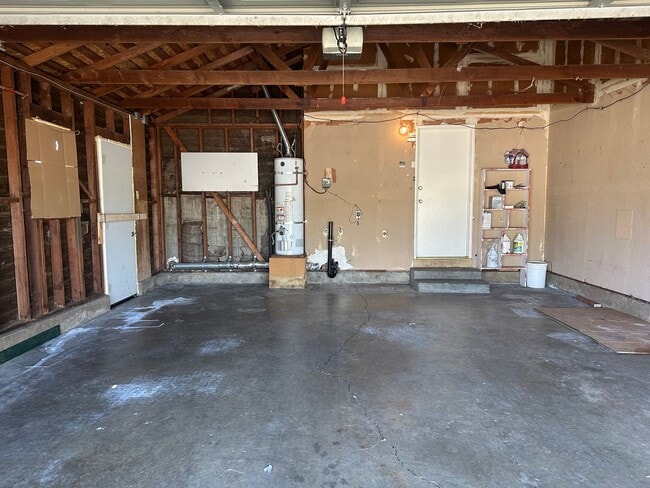 Building Photo - Three Bedroom Two Bathroom Home with Yard