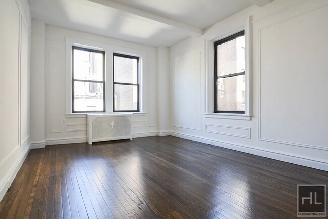Building Photo - 25 W 68th St