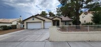 Building Photo - Well Maintained Single Story Pool Home in ...