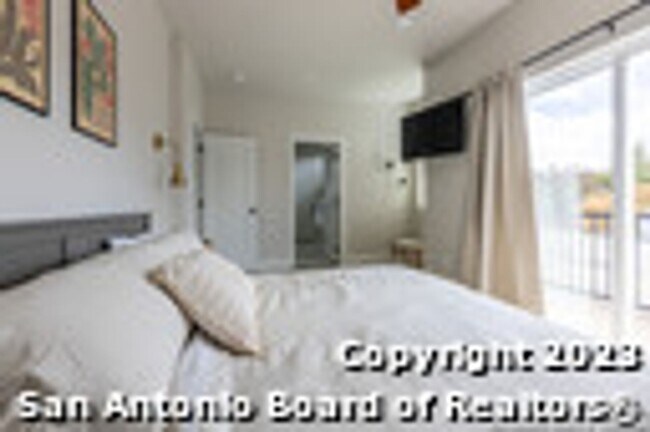 Building Photo - 343 Porter St